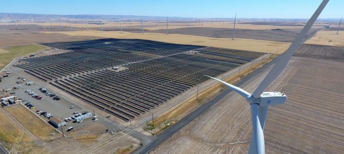 La unión de la energía del viento y el sol, una mezcla perfecta La unión de la energía del viento y el sol, una mezcla perfecta