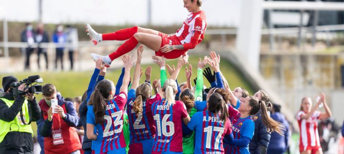 El manteo del equipo rival a Virginia Torrecilla, un triunfo de los valores del deporte El manteo del equipo rival a Virginia Torrecilla, un triunfo de los valores del deporte